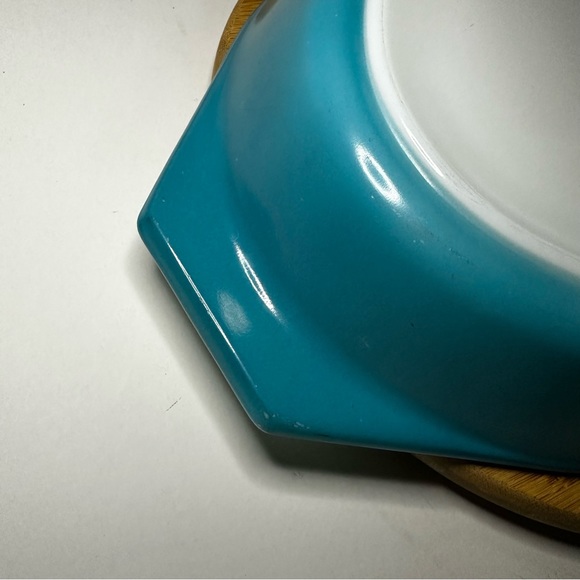 Vintage Pyrex Teal/Turquoise Blue Oval Casserole Dish 1 1/2 quart - Picture 4 of 16